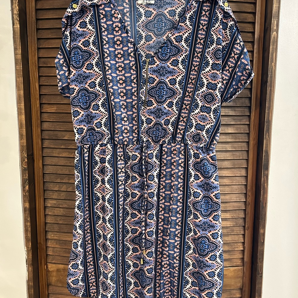 Elegant Blue and White Geometric Midi Dress